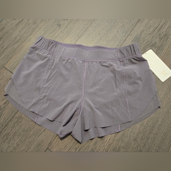 BNWT Lululemon Home Stretch shorts - size 10 - Picture 2 of 4